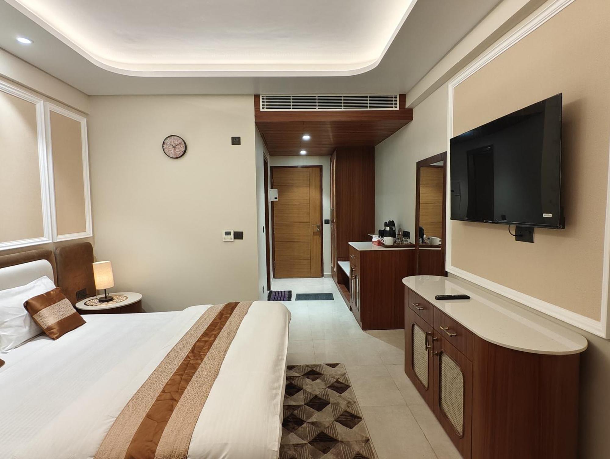 Bed and Breakfast Omaxe Hazratganj , Khusi Mahal Лакхнау Экстерьер фото
