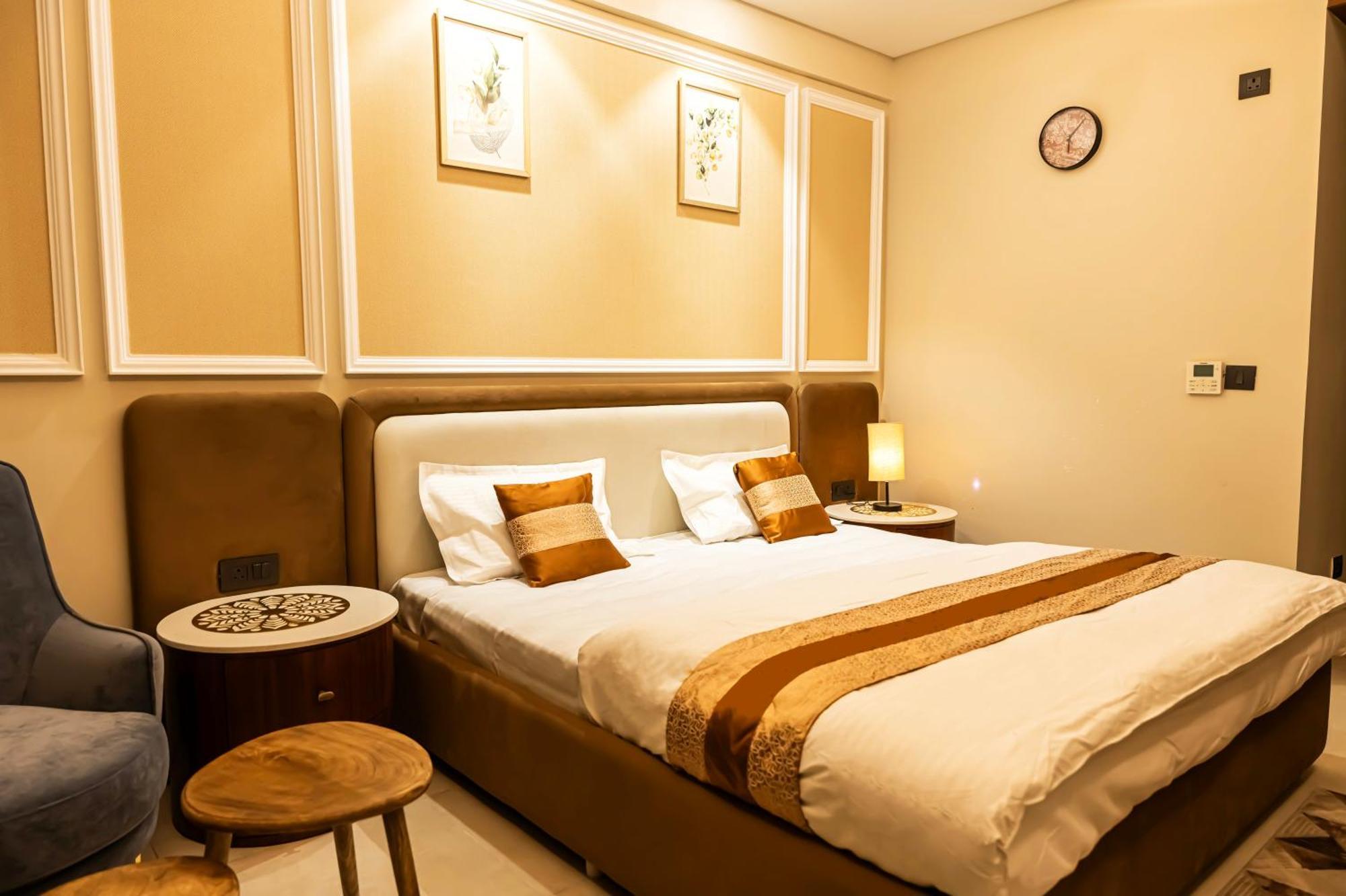 Bed and Breakfast Omaxe Hazratganj , Khusi Mahal Лакхнау Экстерьер фото