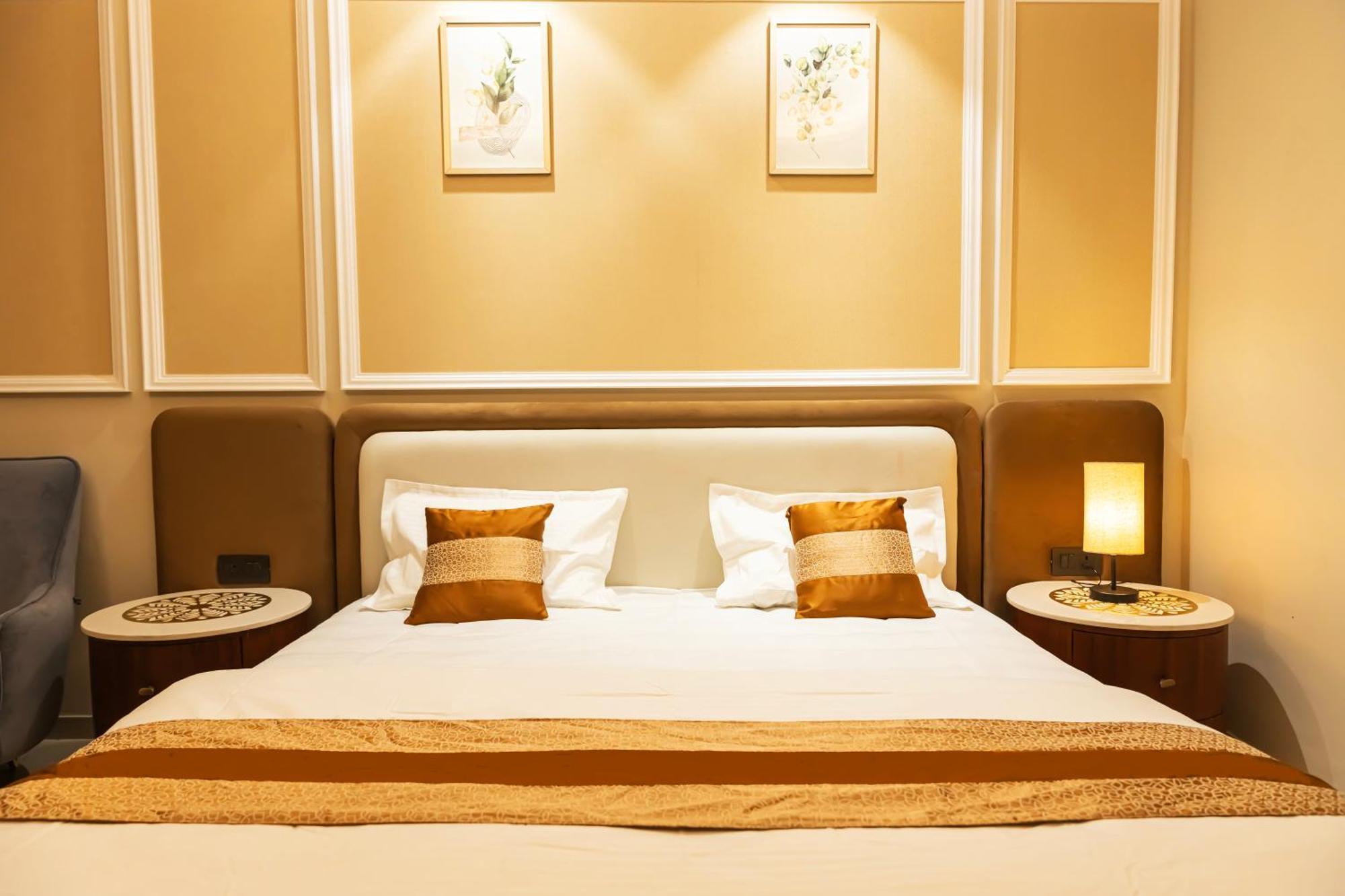 Bed and Breakfast Omaxe Hazratganj , Khusi Mahal Лакхнау Экстерьер фото
