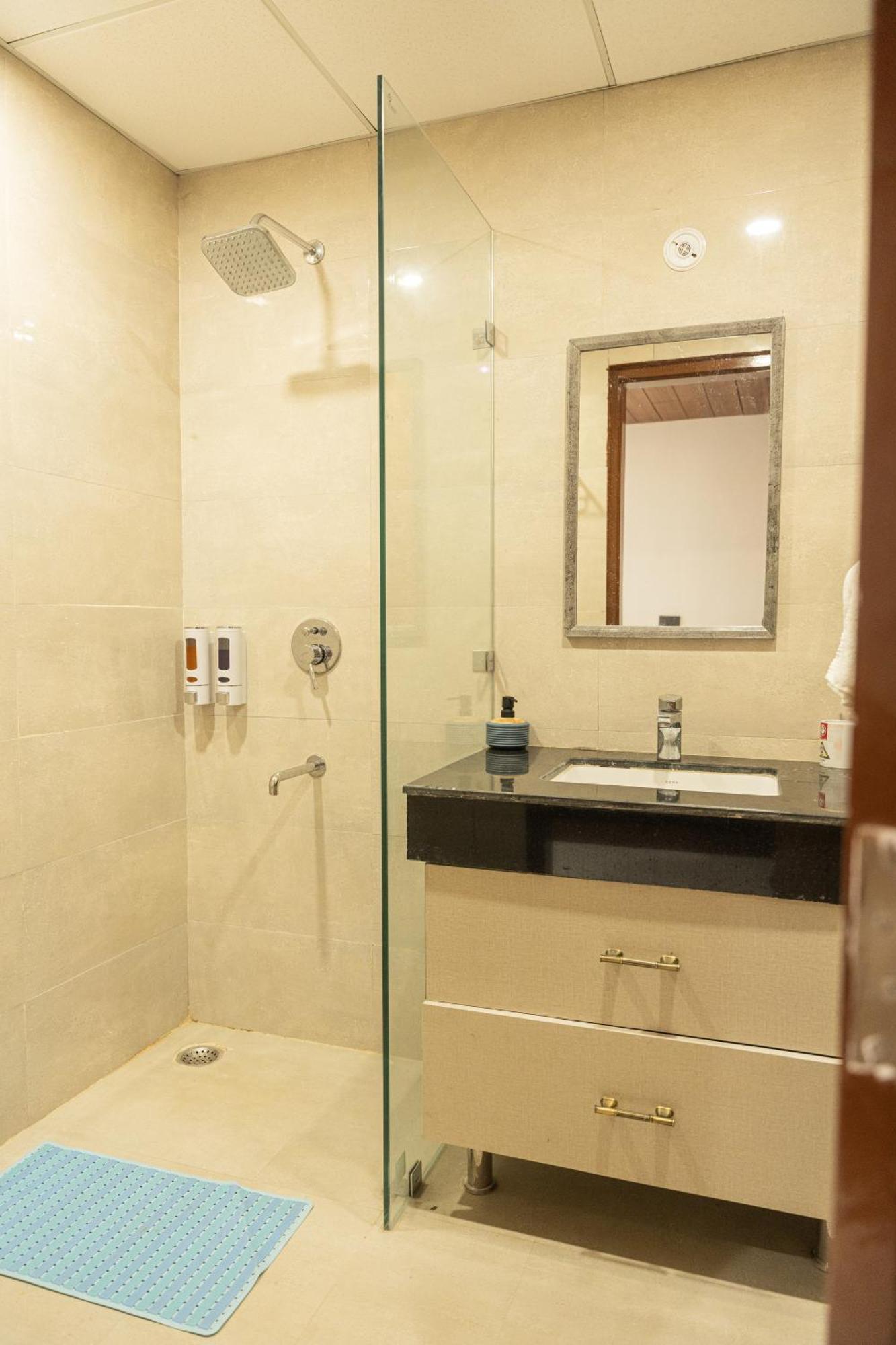 Bed and Breakfast Omaxe Hazratganj , Khusi Mahal Лакхнау Экстерьер фото